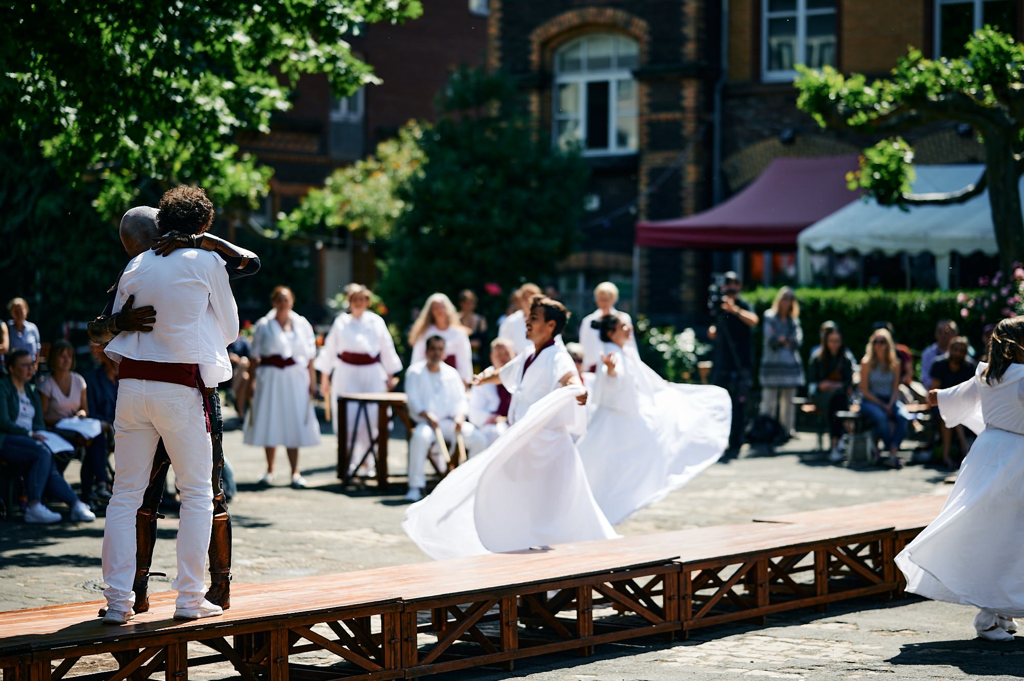 The picture shows the performance of "The human measure".